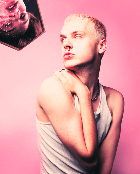 Everybody Is Always Six Handshakes Away From Paris Hilton's C*kdealer